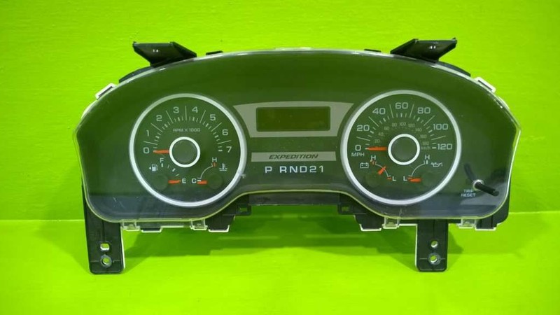 05 06 FORD EXPEDITION 5.4 3V AT 261K SPEEDOMETER CLUSTER OEM 2589-1