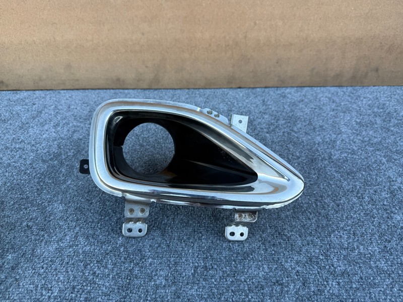 GENESIS GV70 2026 OEM REAR RIGHT PASSENGER BUMPER CHROME EXHAUST MUFFLER TIP