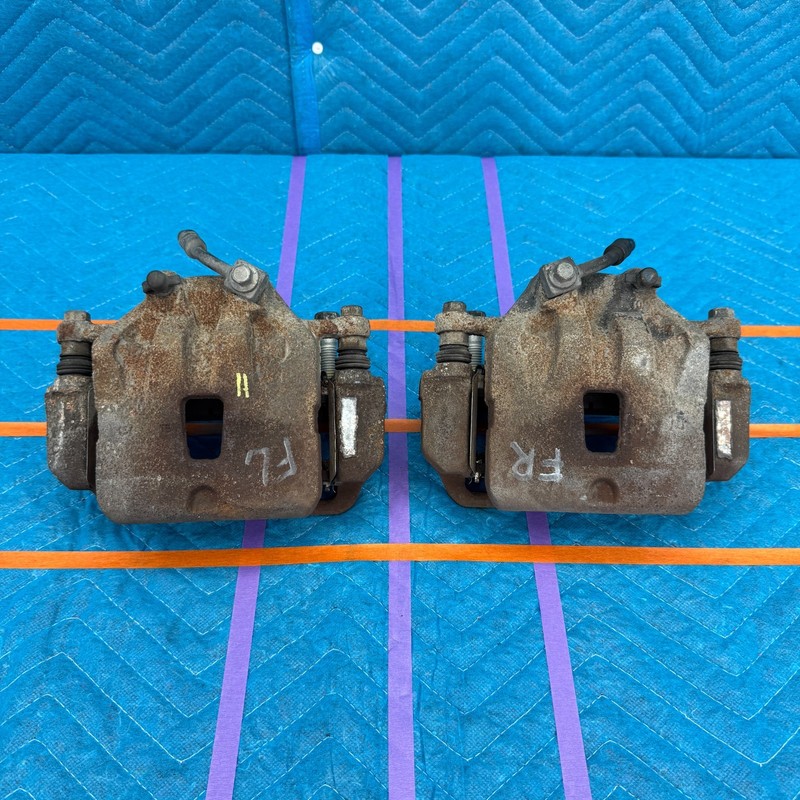 2010–2015 Chevrolet Camaro Front Brake Calipers Left Right 112K OEM
