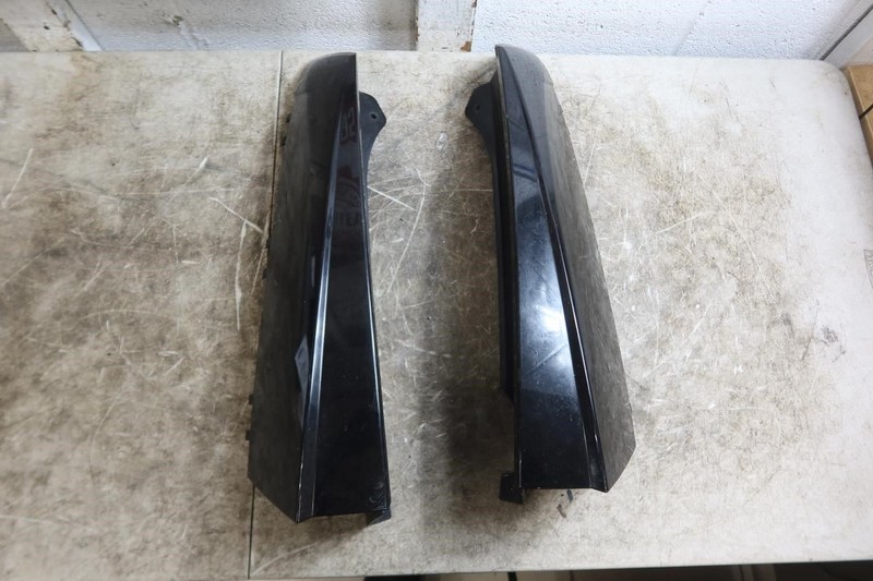 2007-2014 Cadillac Escalade OEM Rear Quarter Upper Moldings D Pillar 15791311