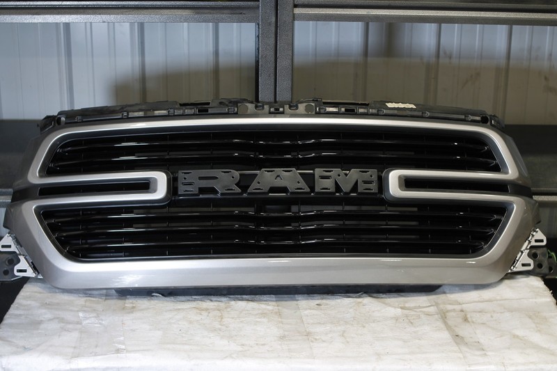 2019-2024 Dodge Ram 1500 Radiator Grille Grill Assembly Oem