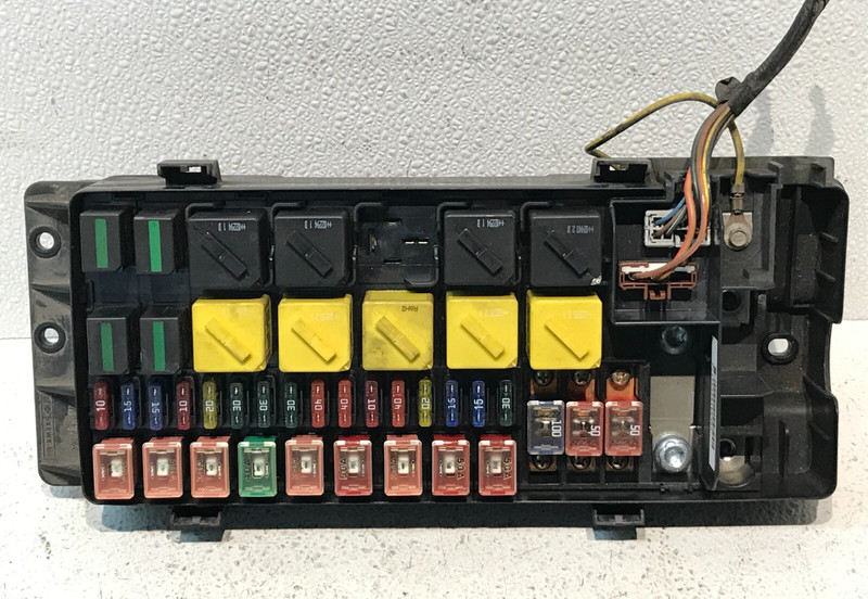1999-2004 LAND ROVER DISCOVERY FRONT SAM FUSE BOX BLOCK RELAY FUSES RELAYS OEM