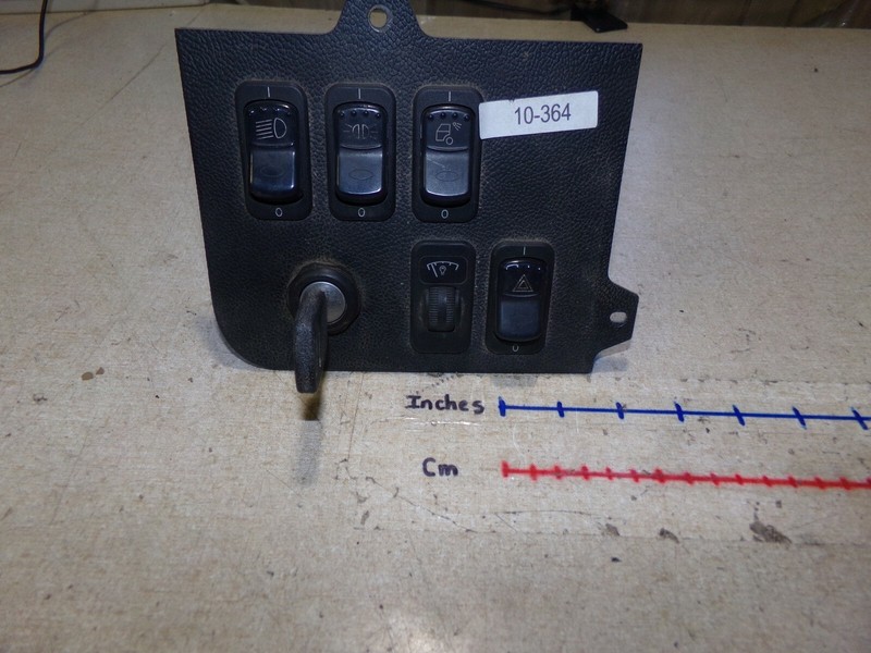 Paccar Dynacraft Switch Cluster with Ignition/Key S64-6045-545L00