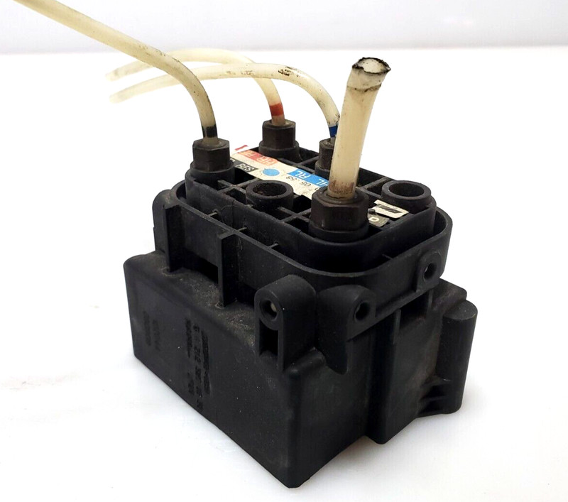 ✅ 2010-2018 OEM Mercedes W212 E63 AMG Air Suspension Leveling Valve Block