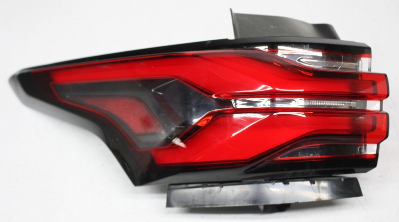 OEM Left Driver Side Tail Lamp For 2022-2024 Chevy Traverse 86785340, Lens Crack