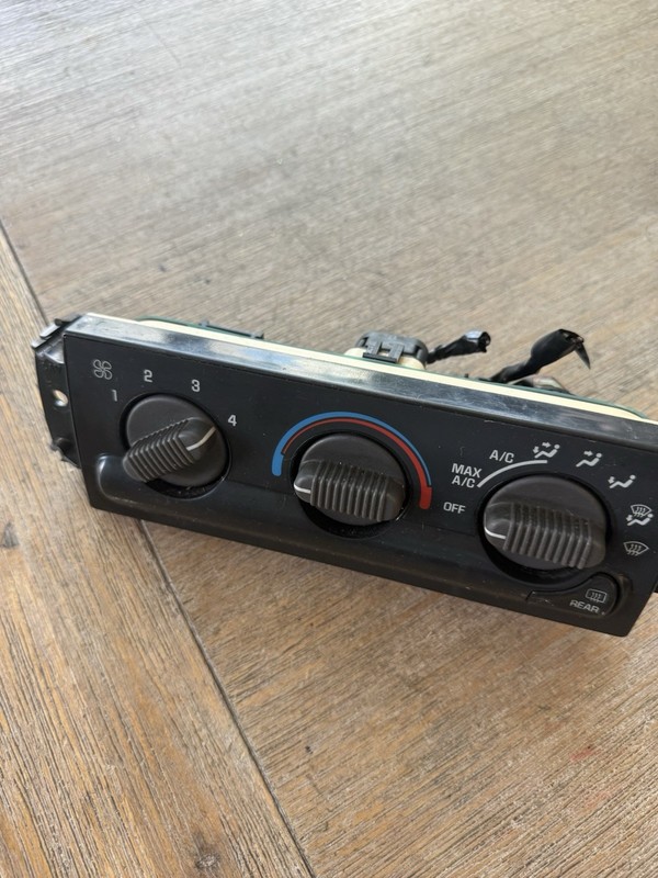 1999 GMC BLAZER S10/JIMMY S15 Heater A/c Control