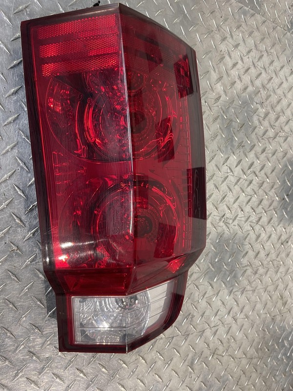2006-2010 Jeep Commander Rear Driver Tail Light Tail Lamp Oem Tested