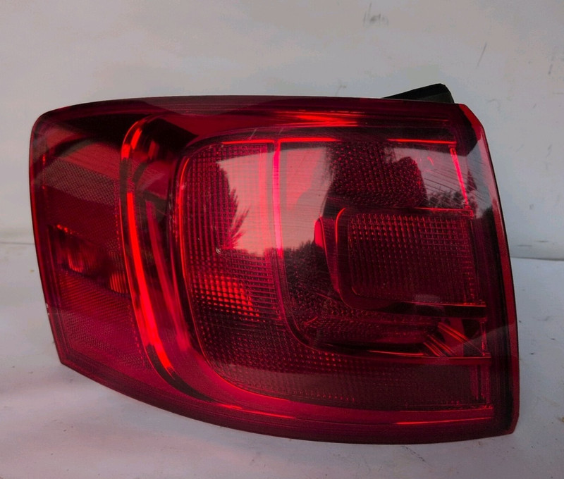 2011 - 2014 VW JETTA DRIVER LeftQuarter MOUNTED Tail Light Assembly