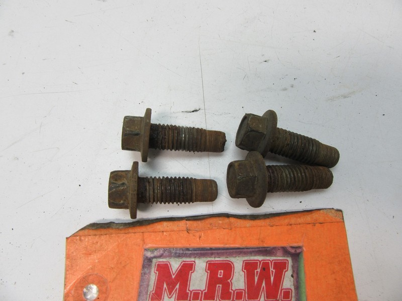 SET OF 4 BOLTS FRONT SWAY BAR TO SUB FRAME BRACKETS BUSHING MOUNTS MOUNT