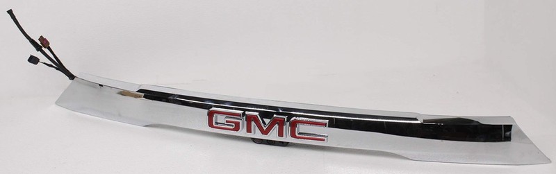 OEM Rear Chrome Finish Panel with Dual Camera for GMC Acadia 84727553 Scratches