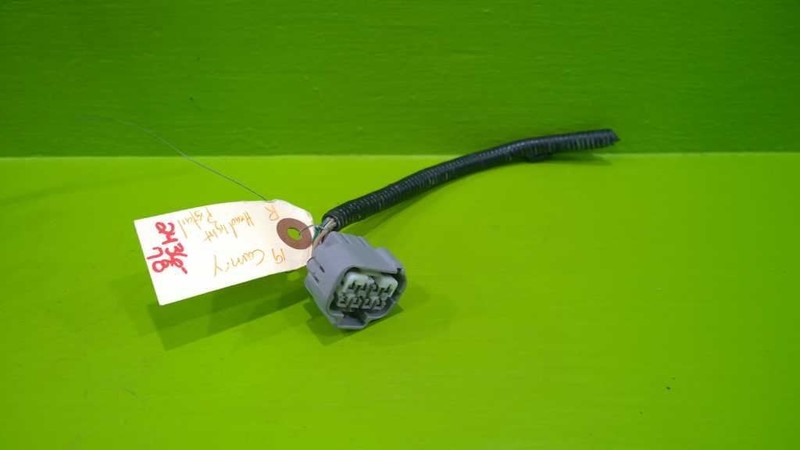 18 19 20 TOYOTA CAMRY XSE 2.5L AT RIGHT HEADLIGHT PIGTAIL OEM 2436-78