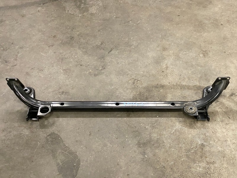 2017-2018 BUICK ENVISION FRONT ENGINE SUBFRAME CROSSMEMBER BRACKET OEM LOT779