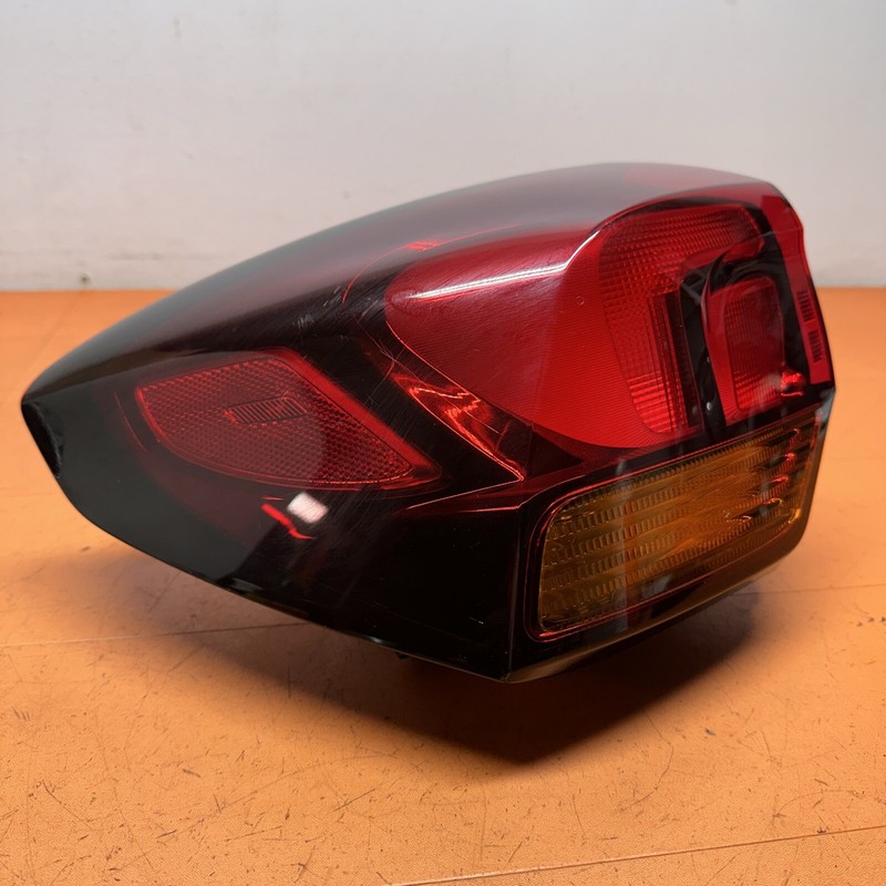 42756097 | 2020 - 2022 BUICK ENCORE GX Left Driver Taillight Quarter Panel Mount