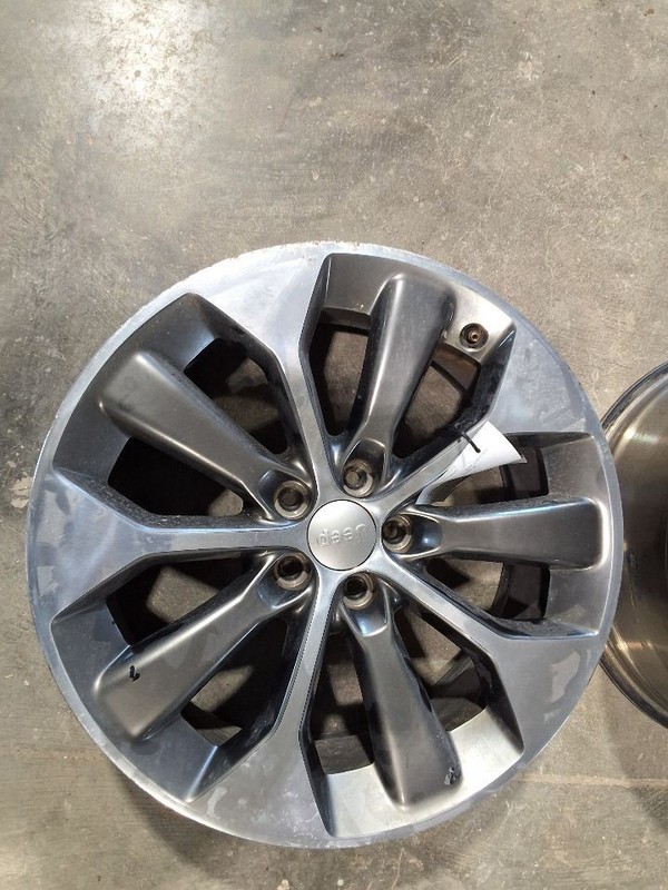 2019 Jeep Cherokee Wheel Rim 19x7-1/2 Polished with Hyper Black Pockets Opt WSX