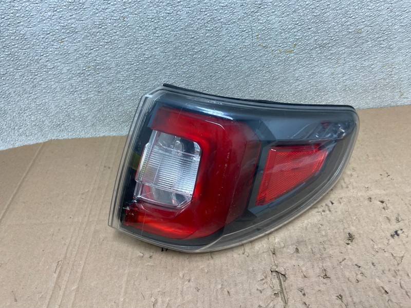 2013 to 2016 GMC Acadia Right Passenger RH Side Tail Light Y0189 DW