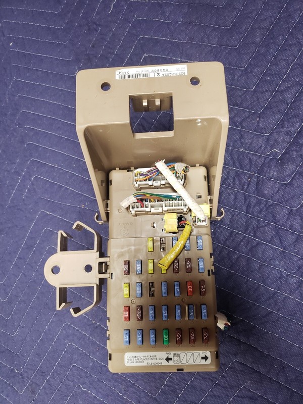05-09 SUBARU OUTBACK LEGACY CABIN FUSE BOX JUNCTION BLOCK OEM USED 82201AG02A