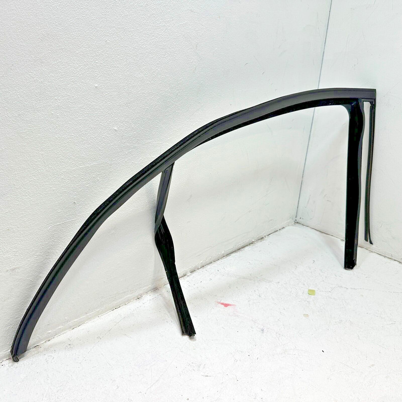 2010 - 2016 MERCEDES BENZ E350 W212 REAR RIGHT PASSENGER WINDOW GUIDE SEAL OEM