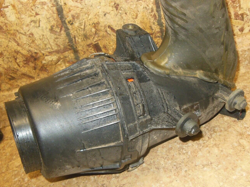 2004 Ford Mustang 3.9L 3.9 LAir Filter Intake Duct Tube Inlet Cleaner Pipe 04
