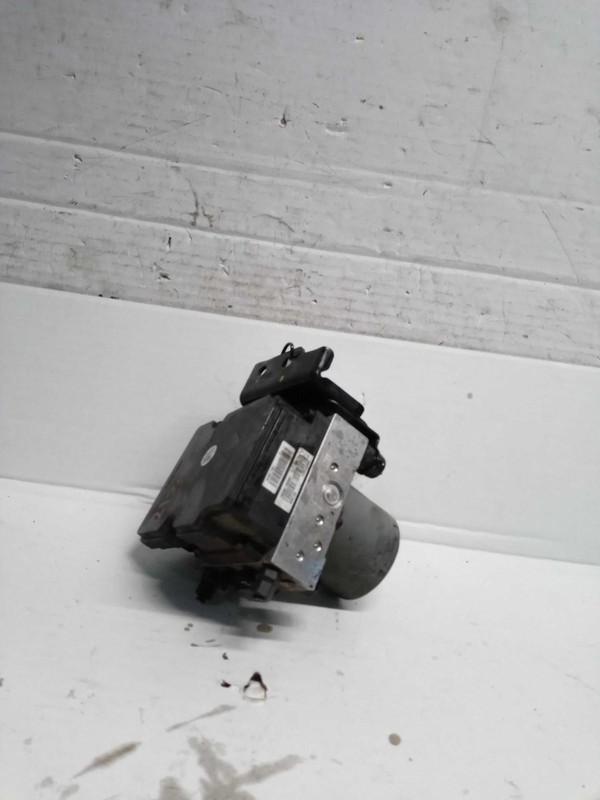2016 KIA SORENTO ABS Pump & Motor Assembly OEM 58910C6800 Maroon 98K Miles