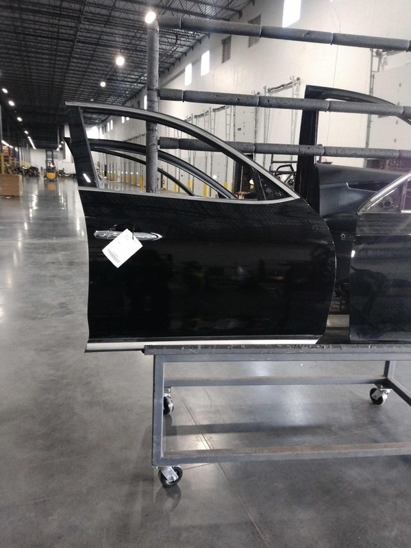 2017 INFINITI QX50 Right Front Door Black 40723 Used 72K Miles OEM