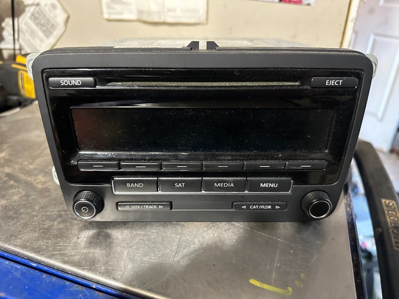 15-17 VOLKSWAGEN JETTA GLI OEM RADIO STEREO CD PLAYER 1K0035164J