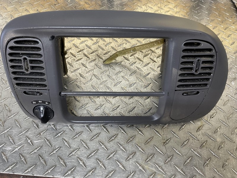 97-03 FORD F150 / 97-02 EXPEDITION Center Top Dash Vents Radio Bezel 4X4 Switch