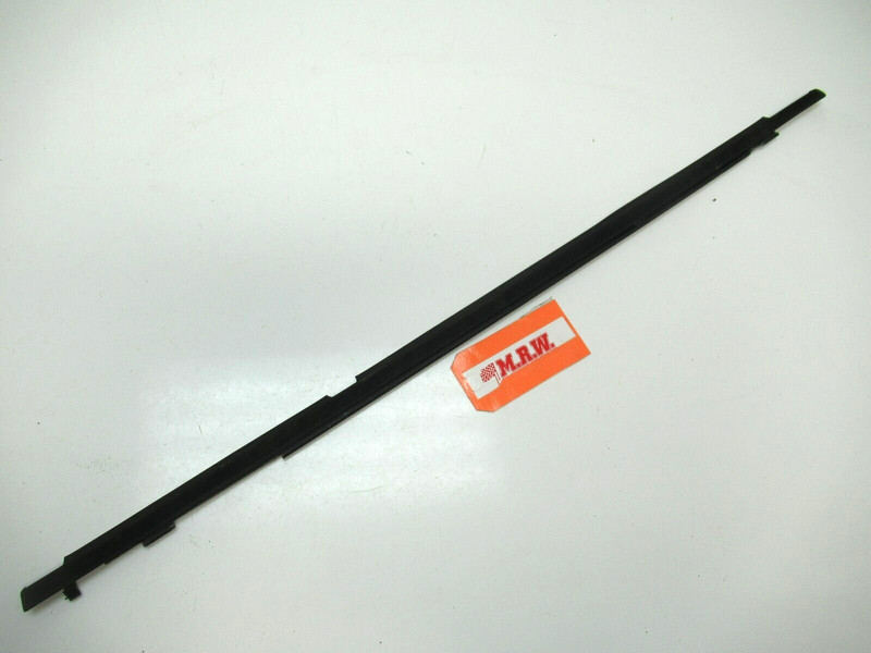 MOLDING DOOR GLASS WINDOW SEAL PASSENGER SIDE REAR RR 01 02 03 04 05 TOYOTA RAV4
