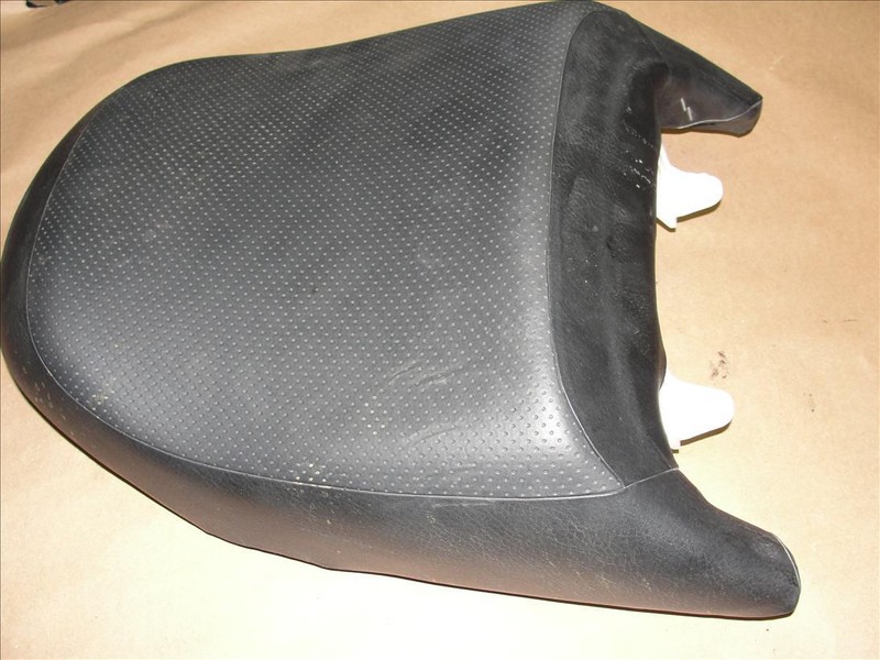 04 YAMAHA FJR 1300 REAR PASSENGER SEAT FJR1300