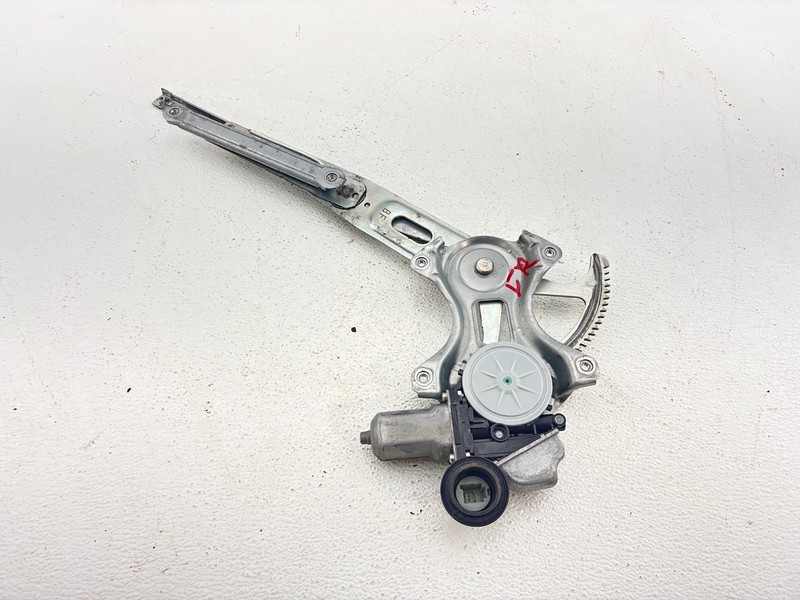 2004–2015 TOYOTA PRIUS Door Window Regulator w/ Motor Front Right 69801-52070