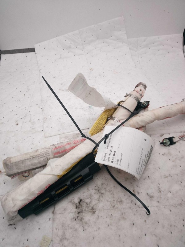 Used Right Curtain Air Bag fits: 2015 Hyundai Veloster passenger roof Right Grad