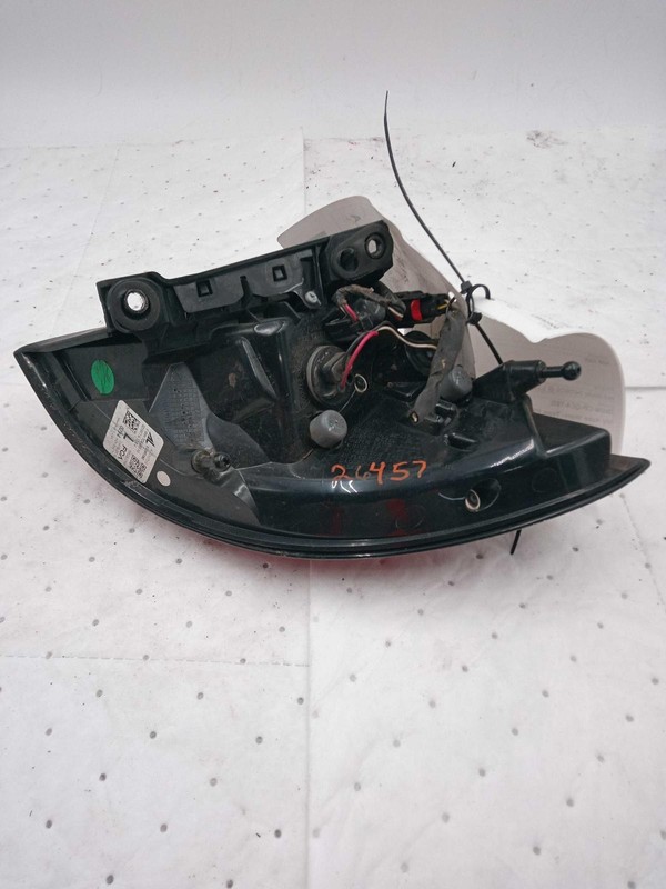 2017 Chrysler Pacifica Left Tail Light Assembly Red 637823 67K Miles