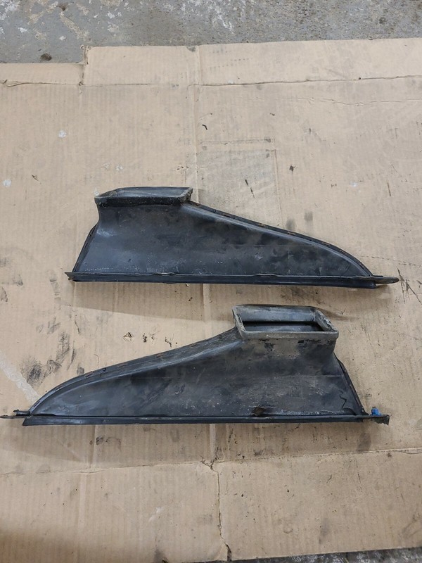 Mercedes Benz 220 D/8 w115 w114 Upper Dash Heater Air Duct Vent Set OEM
