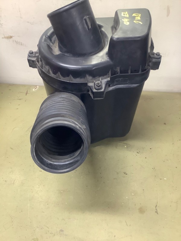 03-06 Element Intake Air cleanerassembly Used OEM