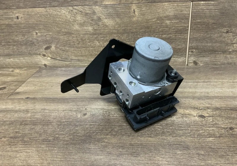 04-08 Maserati Quattroporte M139 Anti-Lock Brake System ABS Pump w/Bracket 61133