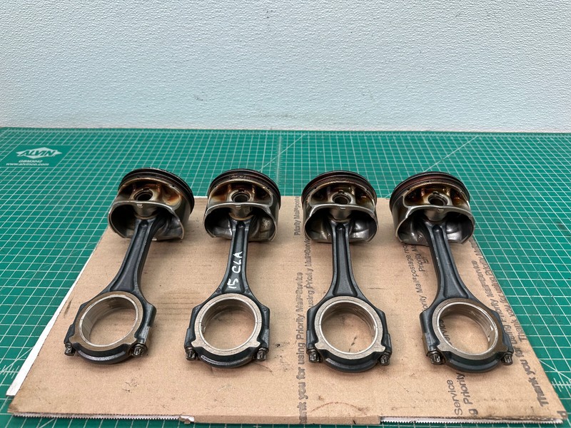 14-19 Mercedes CLA250 C117 engine PISTON WITH CONNECTING ROD SET OF 4 OEM