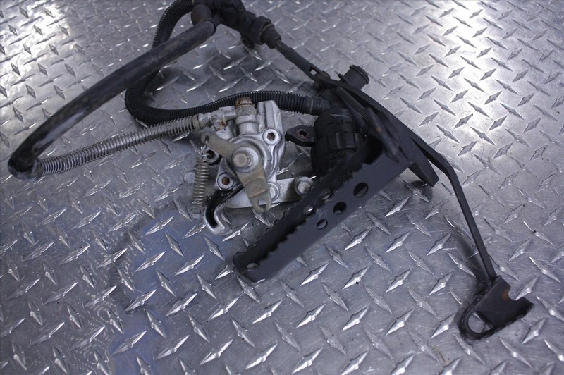 87 YAMAHA 350 WARRIOR YFM REAR BRAKE CALIPER MASTER CYLINDER PEDAL PEG YFM350