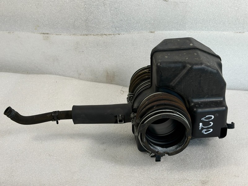 2004-2006 LEXUS ES330 Air Intake Tube Resonator Upper 17893-20070