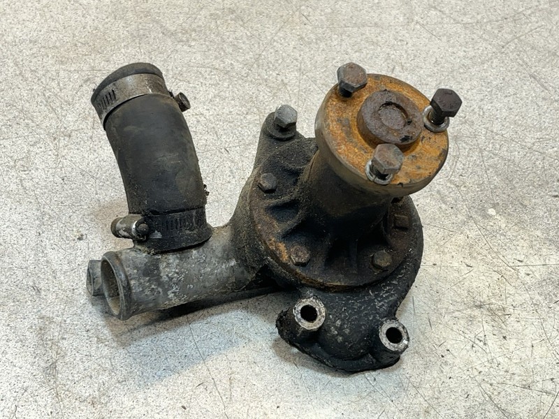 1963 Mercedes Benz W110 190 Gas Engine Motor Water Cooling Pump Housing W 110