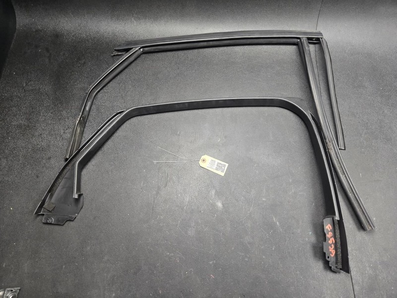 2PC Rear Right Door Window Run + Frame Molding Set 2018 Ford Fusion 2017 - 2020