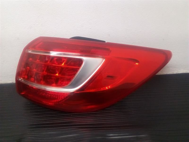 10-13 Kia Sportage Right Passenger Quarter Tail Light Lamp OEM 92402-3W020