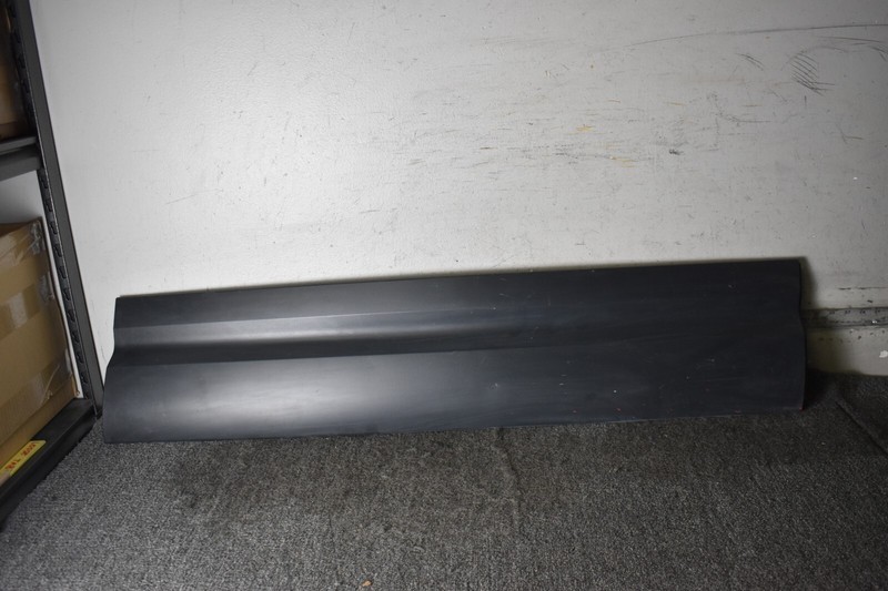 2020-2022 Land Rover defender right door molding PART#L8B2-21064-B OEM