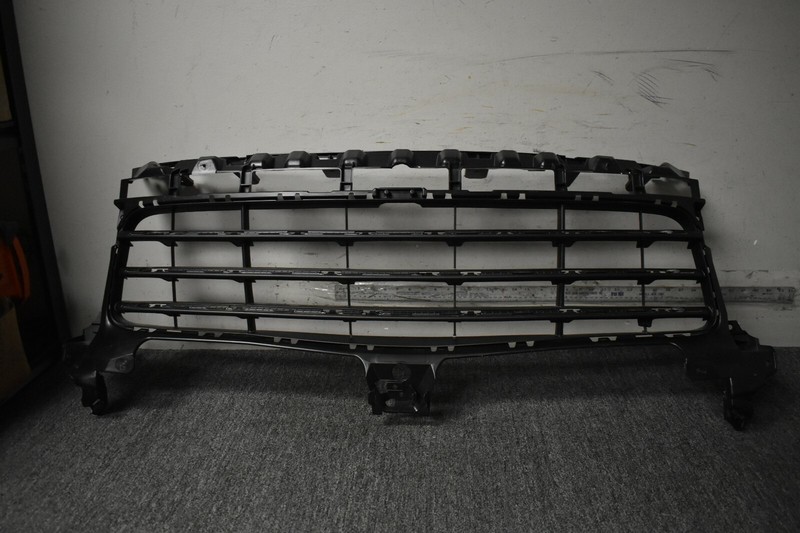 2019-2020 PORSCHE CAYENNE CENTER GRILLE FACTORY OEM
