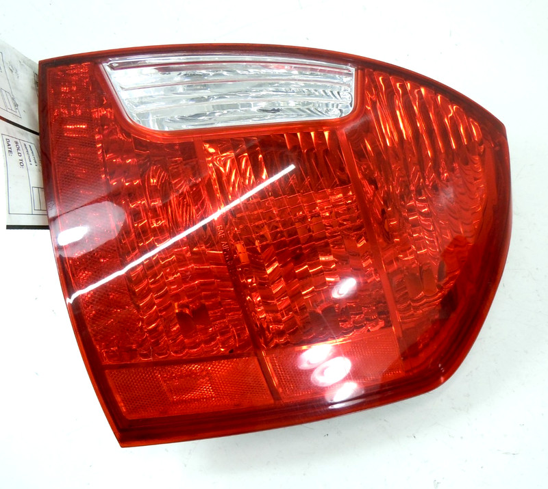 06-11 Hyundai Accent Sdn Quarter Panel Mounted Tail Light Passenger Right OEM
