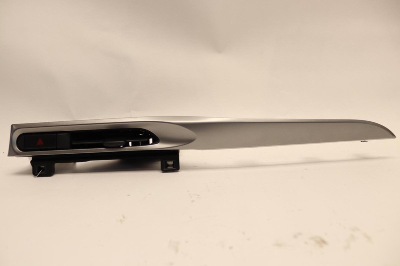 2017-2020 FIAT 124 SPIDER DASHBOARD CENTER TRIM MOLDING W/ AIR VENT & HAZARD OEM