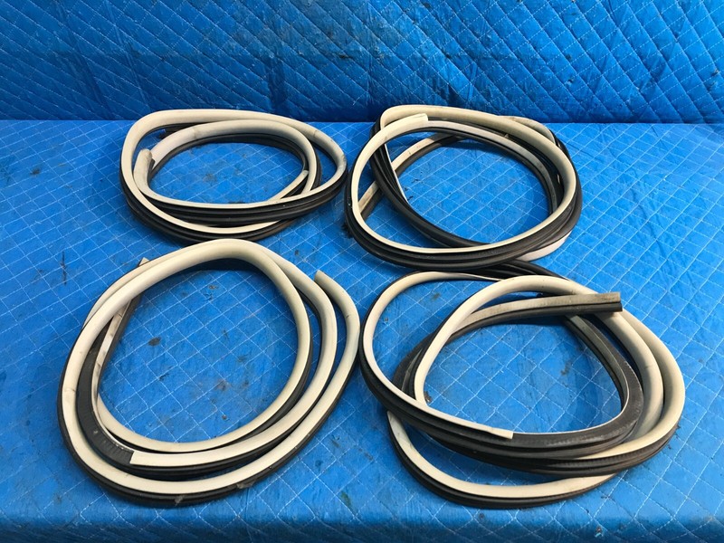 1998-2002 Lincoln Town Car Front Rear Left Right WEATHER Strip Seal Gray OEM