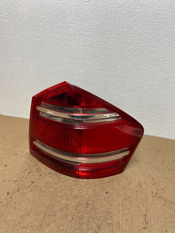2007 to 2009 Mercedes GL-Class GL450 Right Passenger Tail Light OEM AC0095 DW
