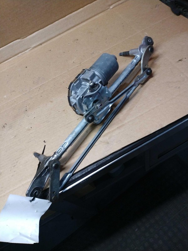 2016 Chrysler 200 Wiper Motor OEM 68277007AB Red 114K Miles - Warranty Included