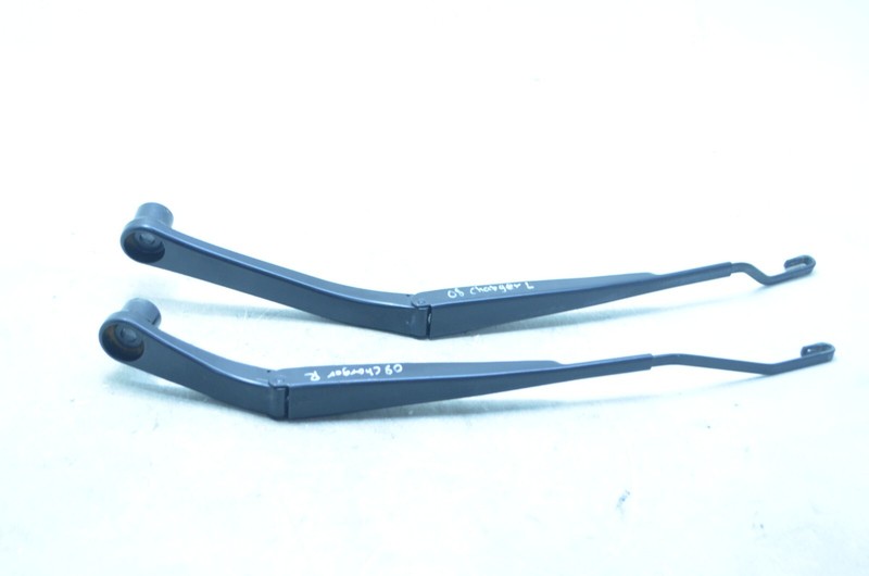 06-10 DODGE CHARGER R/T FRONT RIGHT / LEFT WINDSHIELD WIPER ARM SET OEM