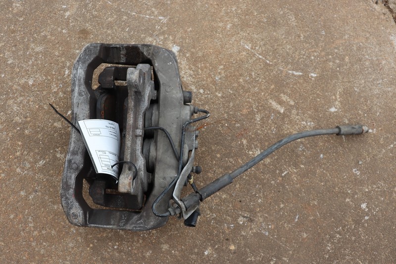 2003-2010 AUDI A8 FRONT LEFT DRIVER SIDE BRAKE CALIPER ASSEMBLY OEM