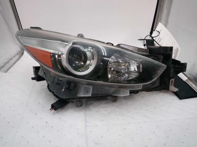 2017-2018 MAZDA 3 Right Headlight Assembly - Used, White, 684317, 145k Miles